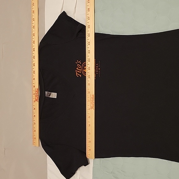 Tito's Black Short Sleeve T-Shirt V-neck Size Medium - Picture 5 of 16
